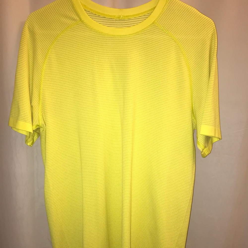 Lululemon like new short sleeve shirt